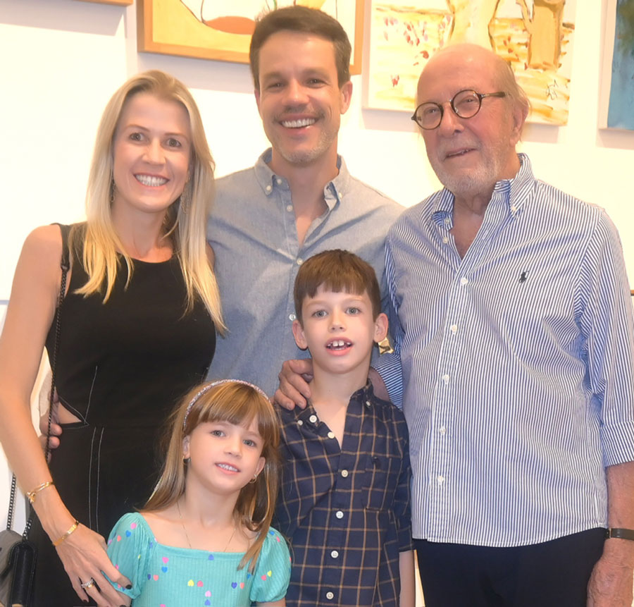o artista com a filha paula, o genro rafael azambuja e os netos maria paula e josé vitório