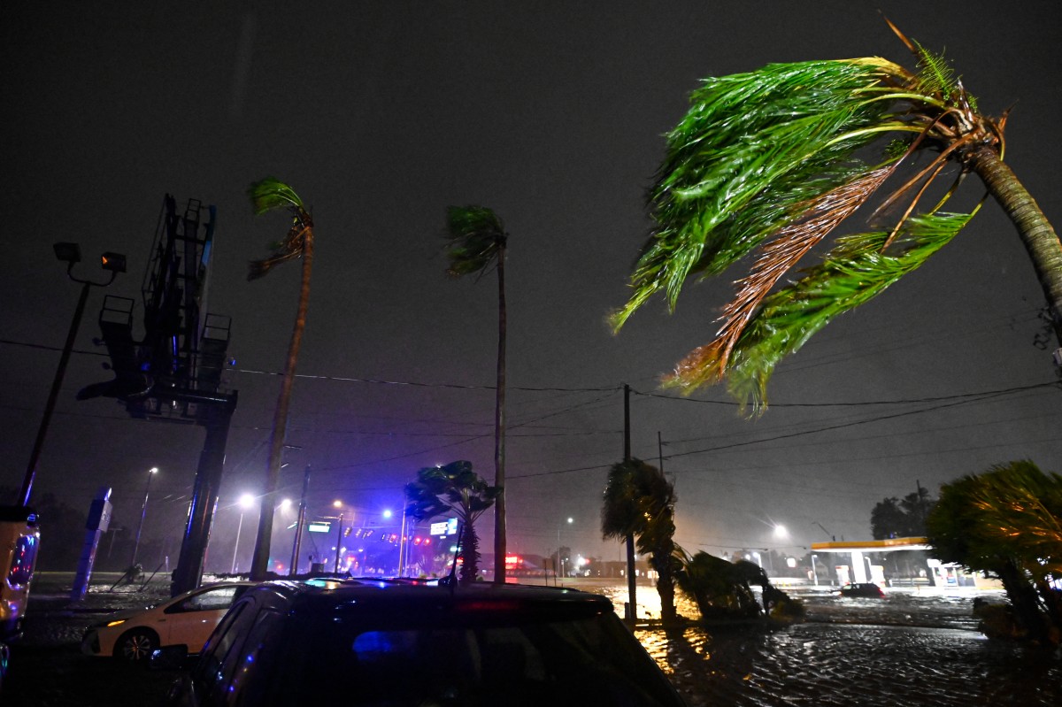 hurricane milton barrels into florida