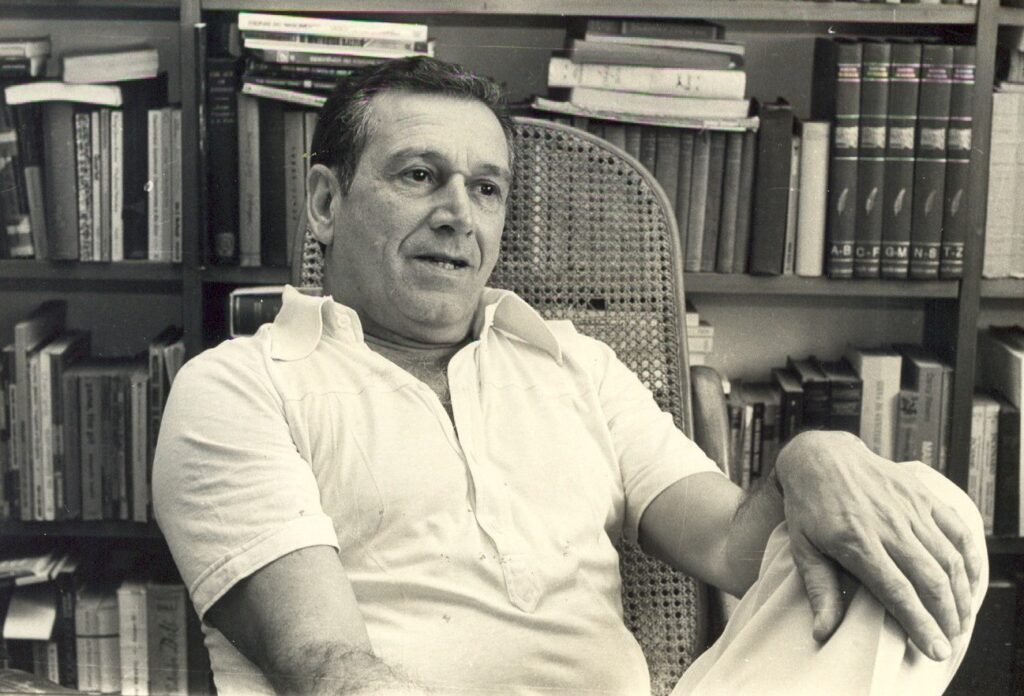 fernando sabino em seu apartamento em copacabana acervo pessoal