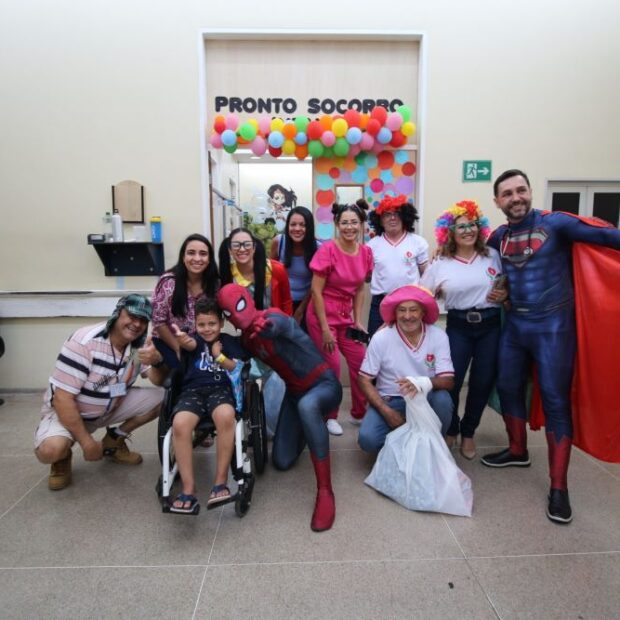 grupo de igreja faz ação social no hospital regional de santa maria no dia das crianças