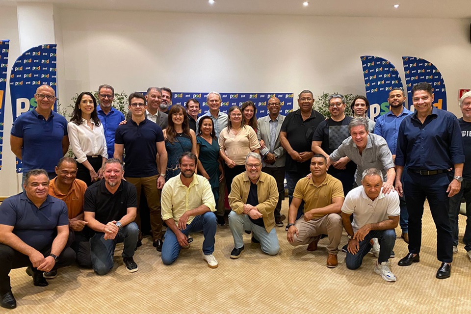 paulo octavio e a executiva regional reuniram se nesta manha de sabado