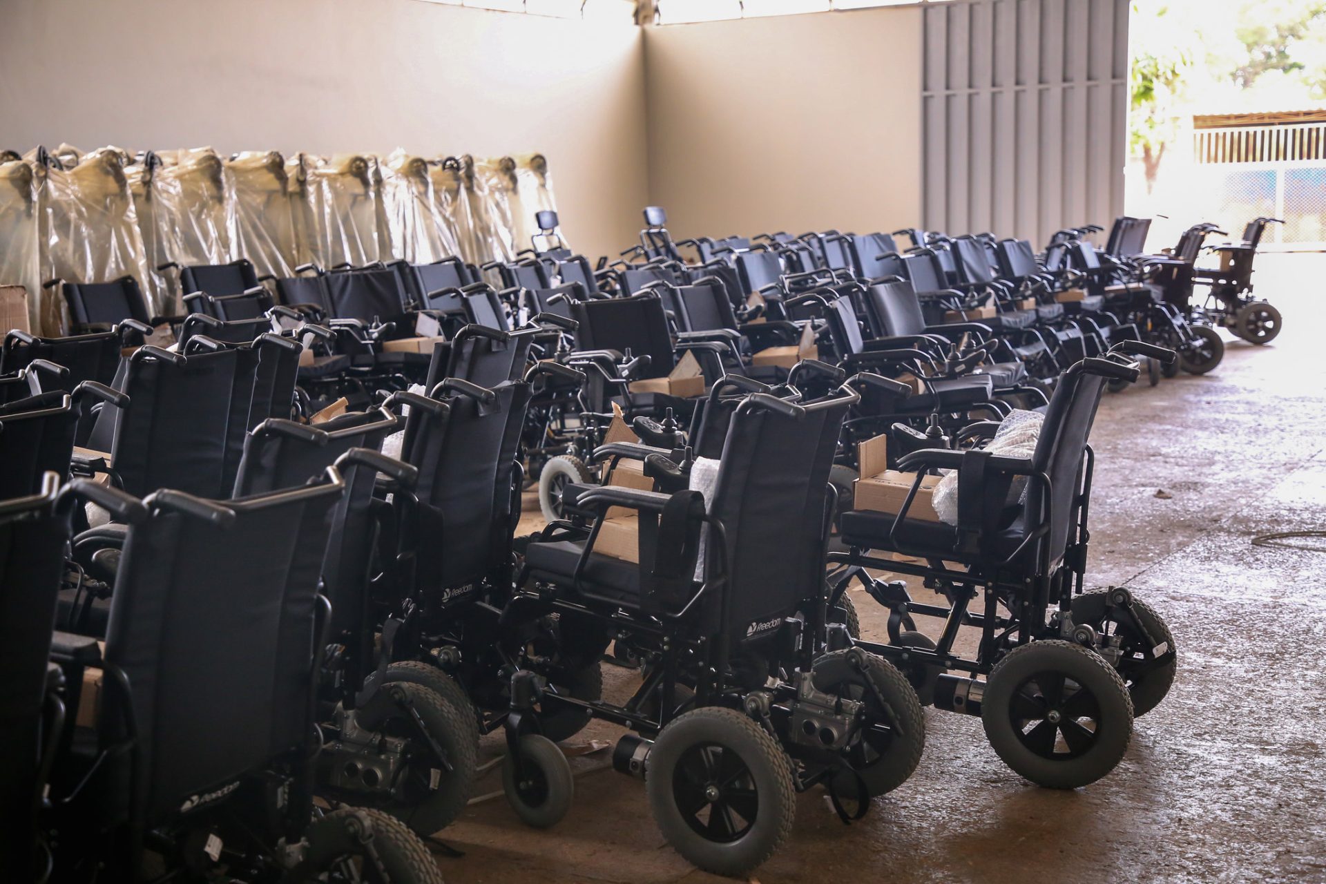 entrega de cadeiras de rodas pelo nupop foto ualisson noronha agencia saude df 4 1920x1280