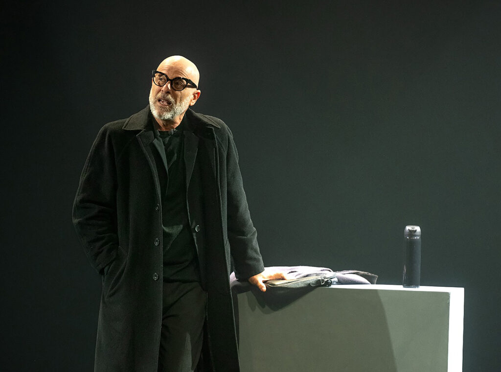 Eduardo Wotzik, em Hannah Arendt - Uma Aula Magna. Crédito: Ricardo Brajterman