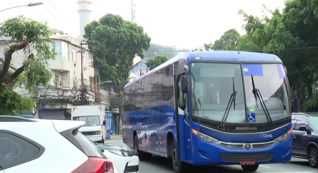 Passageiros são assaltados dentro de ônibus executivo no Rio Jornal