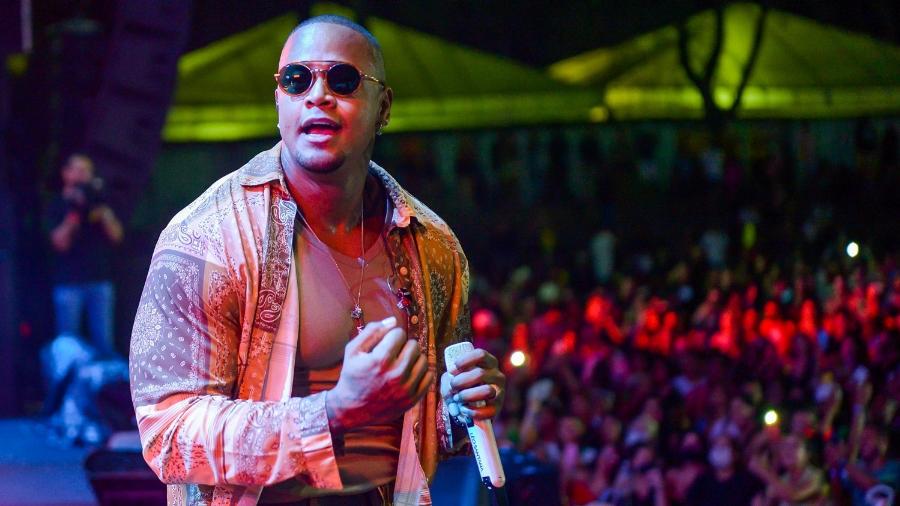 leo santana na primeira noite do baile da santinha 2022 em salvador 1641997723567 v2 900x506