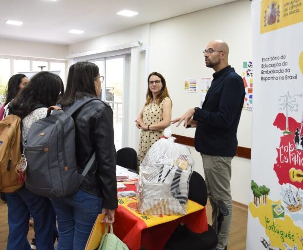 jornada promove formação para professores de línguas estrangeiras