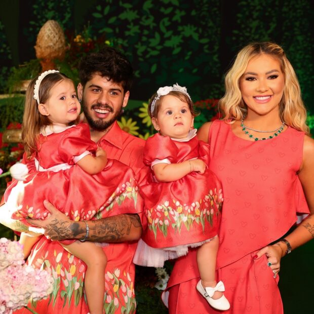 virginia fonseca e ze felipe posam com as filhas no aniversario de 1 ano de maria flor 1698012663704 v2 3x4