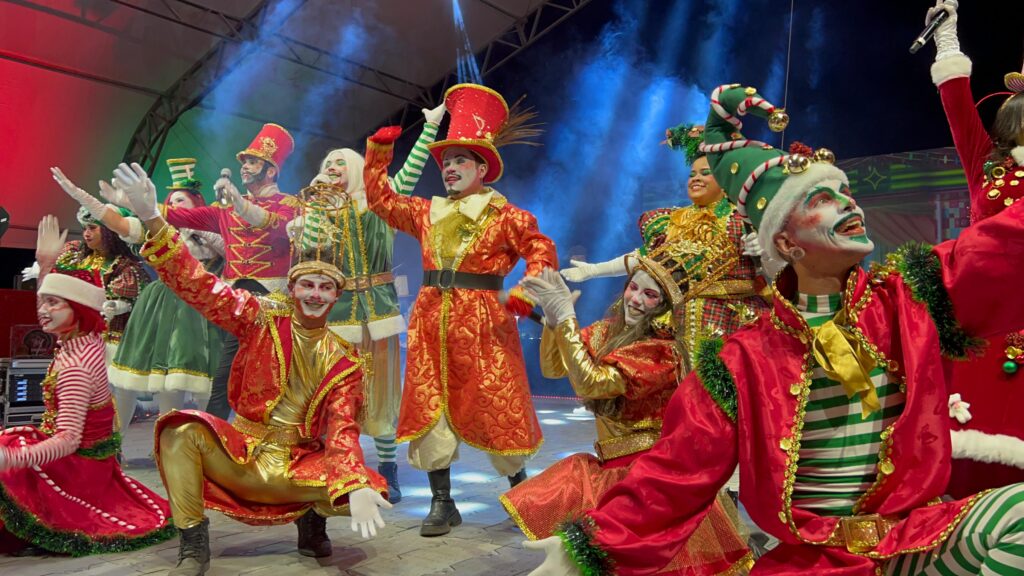 Broadway Show marca a chegada do Papai Noel no Venâncio Shopping. Crédito: Divulgação