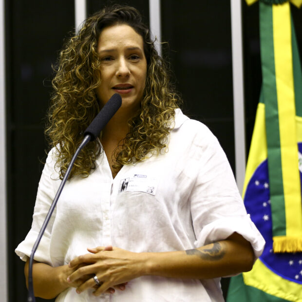 brasília (df), 15/03/2023 a vereadora carioca monica benicio, viúva de marielle franco, durante sessão solene da câmara dos deputados em homenagem à vereadora marielle franco e a anderson gomes.