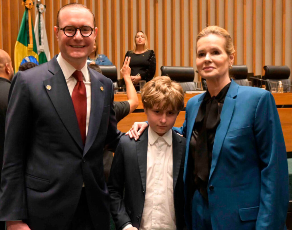 ministro cristiano zanin com o filho rafael e a mulher, a advogada valeska teixeira zanin martins
