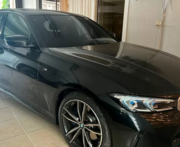 bmw 320i foi apreendida pela policia federal durante a operacao backyard 1730379861312 v2 900x506.jpg