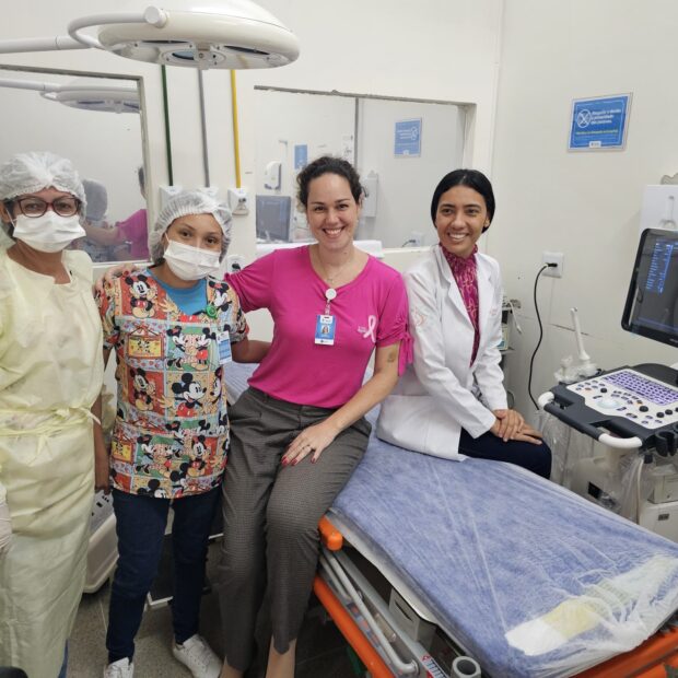 hospital regional de santa maria realiza 15 punções guiadas por ultrassom no outubro rosa