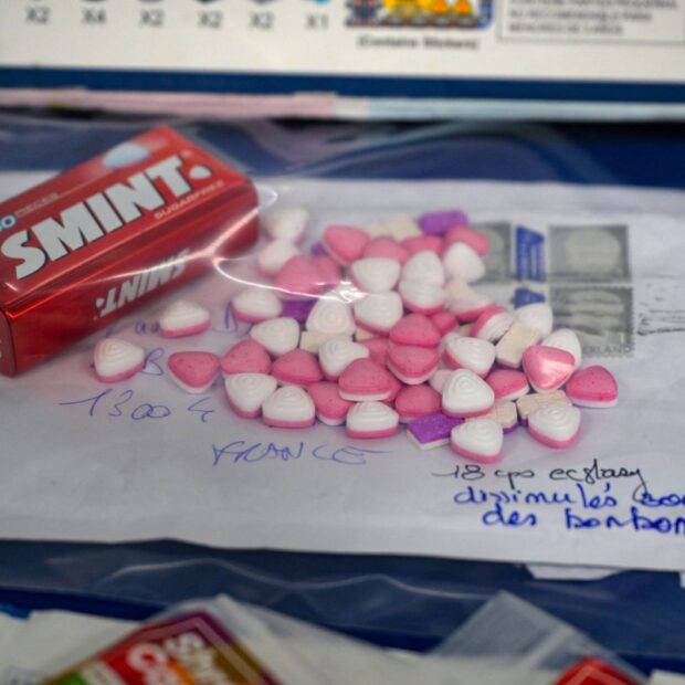 files france police customs drugs