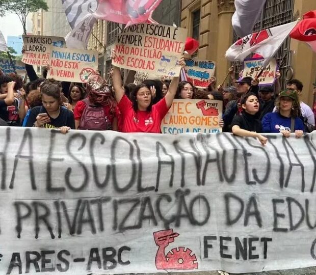 leilão escolas ,