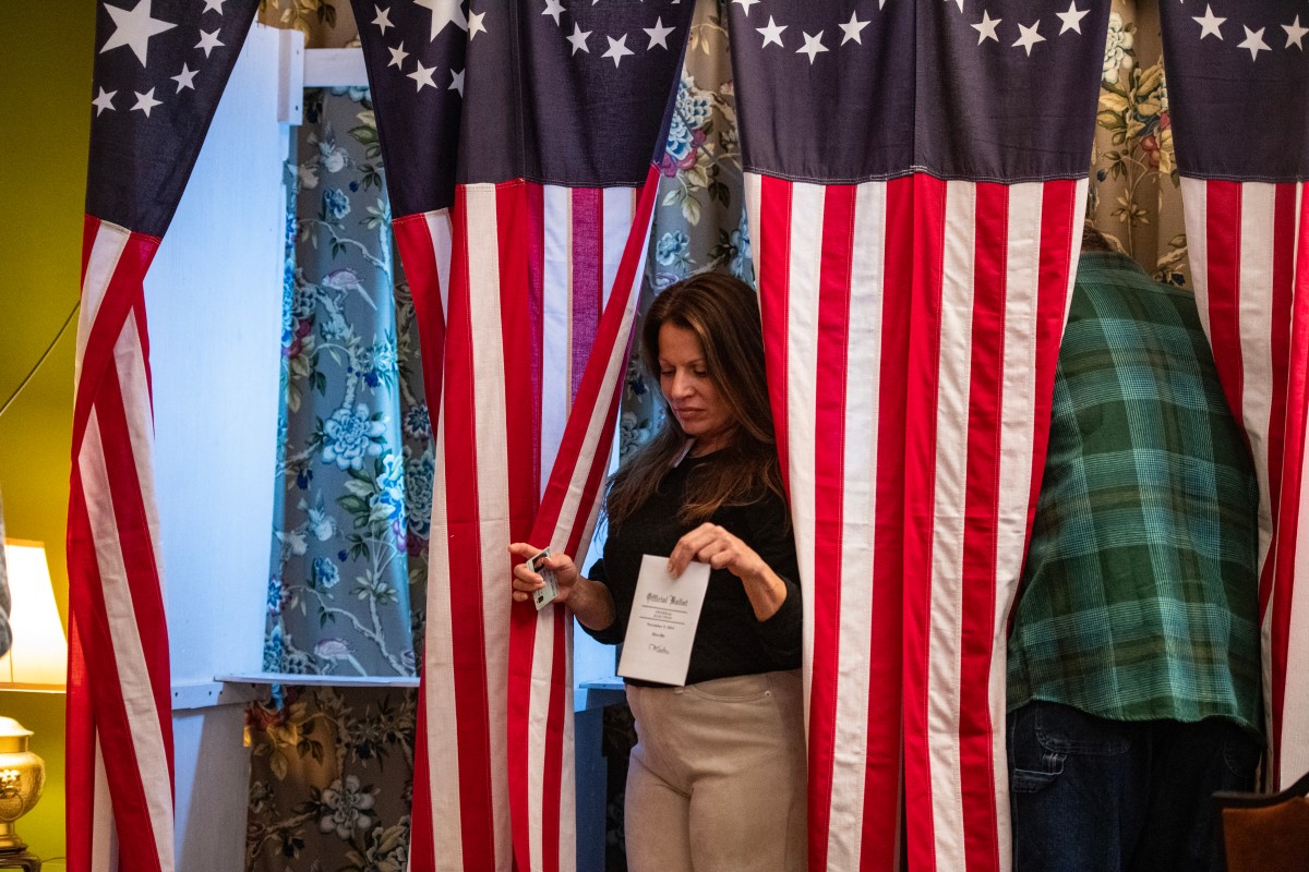 voters in a new hampshire hamlet cast the first ballots on us election day