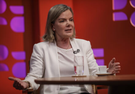 a deputada gleisi hoffmann no 'dr com demori'