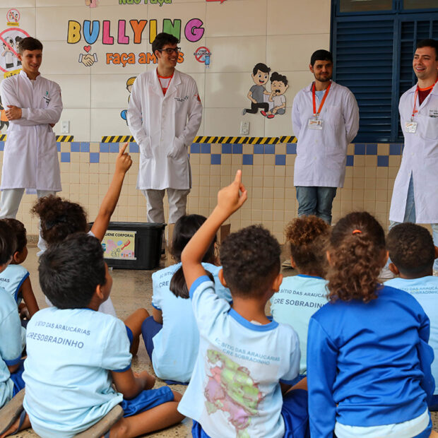 alunos de medicina levam ações de higiene pessoal para estudantes da zona rural de sobradinho