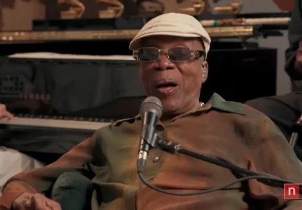 vs youtube miltonnascimentoesperanzaspaldingtinydeskhomeconcert 134