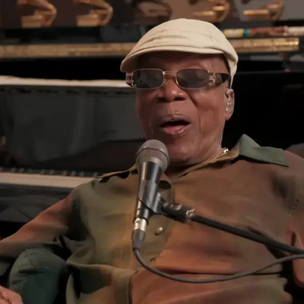 vs youtube miltonnascimentoesperanzaspaldingtinydeskhomeconcert 134