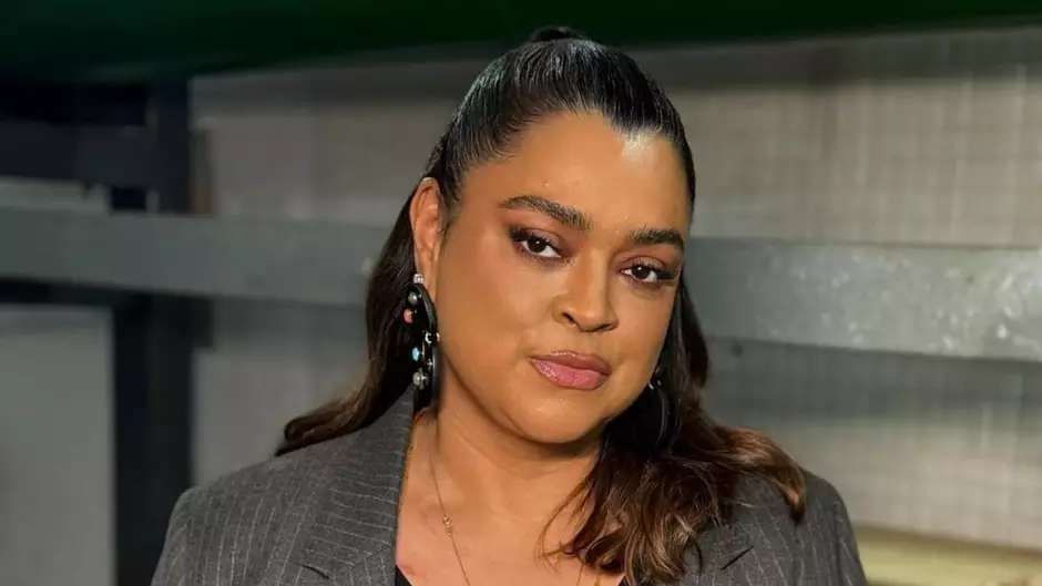 623712834 preta gil 2