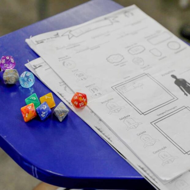 estudantes do guará aprendem filosofia e história em oficina com jogos de rpg