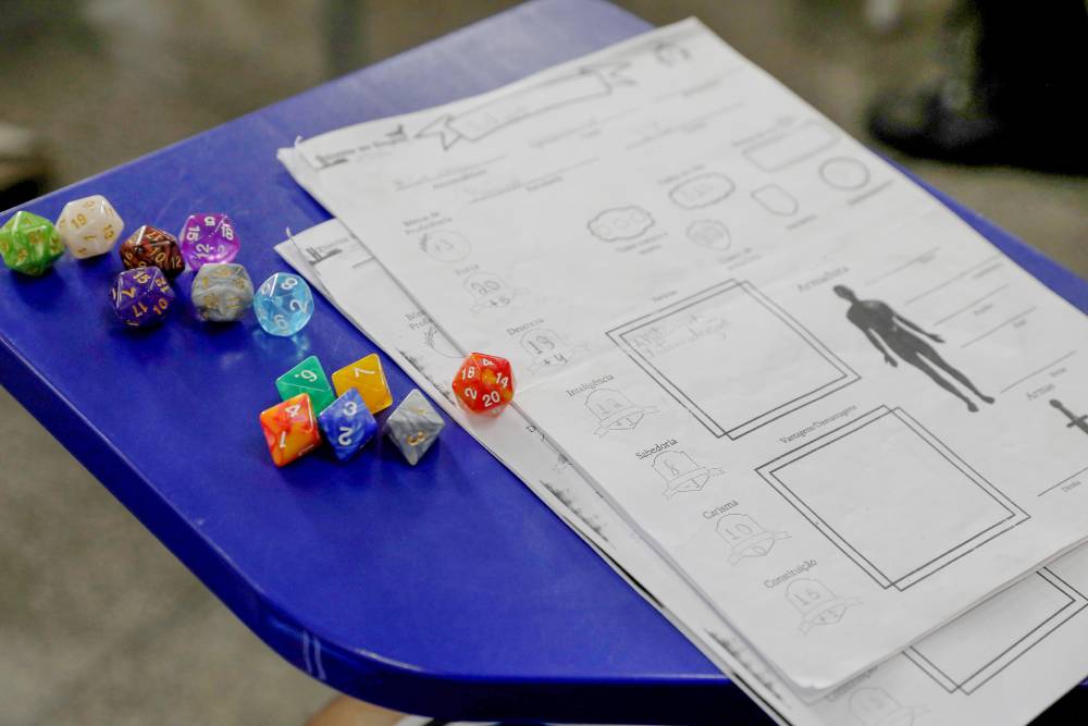 estudantes do guará aprendem filosofia e história em oficina com jogos de rpg