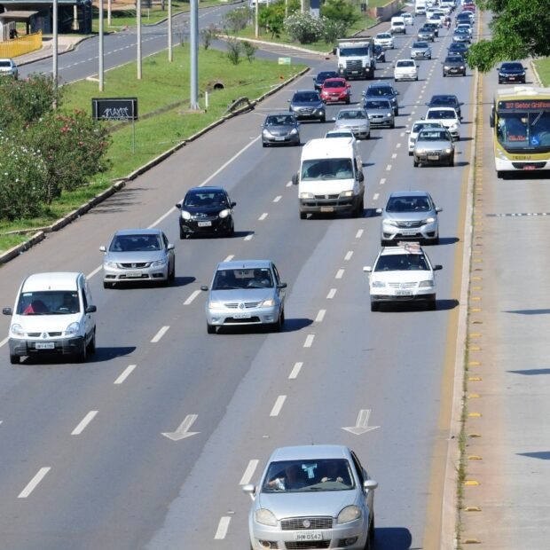 7.3. transito. foto paulo h. carvalho agencia brasilia ipva
