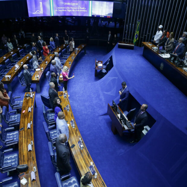 senado durante sessão especial semipresencial para comemorar o dia nacional de zumbi e da consciência negra