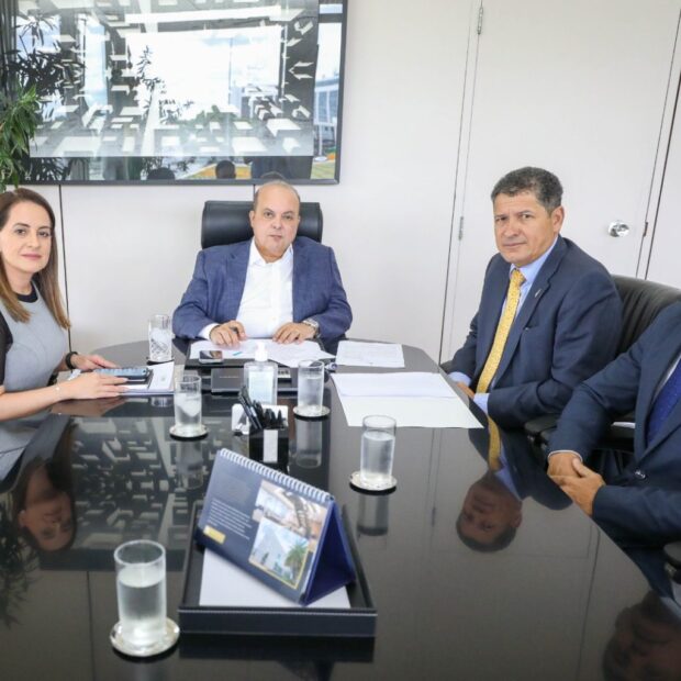 governador ibaneis rocha assina decreto que cria a divisão de proteção e combate ao extremismo violento da polícia civil