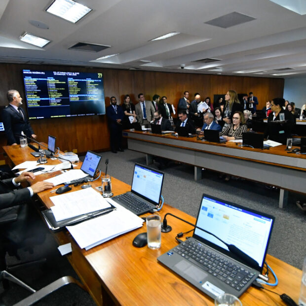 comissão de constituição, justiça e cidadania (ccj) realiza reunião com 8 itens. (1)