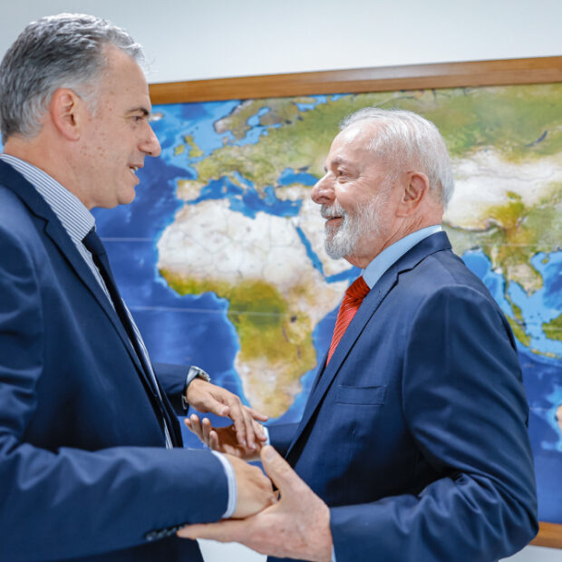 lula da silva recebe opresidente eleito do uruguai yamandú orsi