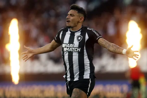 Apesar de ter perdido o posto de grande artilheiro do time carioca, o jogador sempre faz questão de reafirmar sua importância no time.