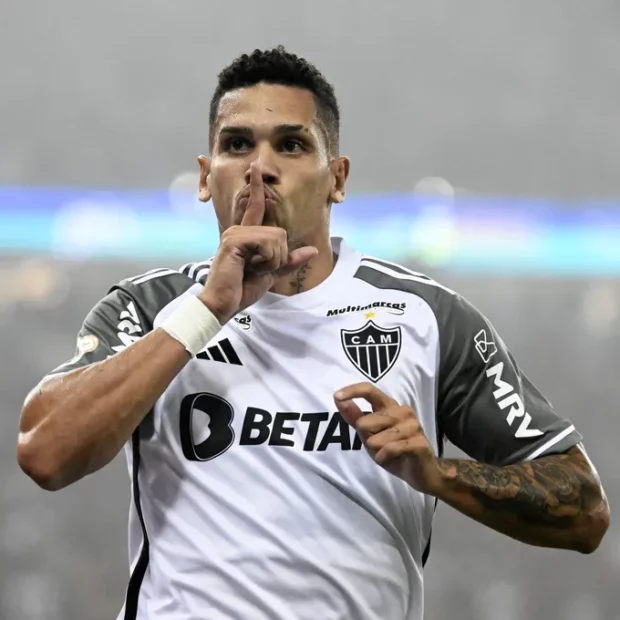 Com seu talento em campo, o jogador tem atraído os olhares de grandes clubes europeus.