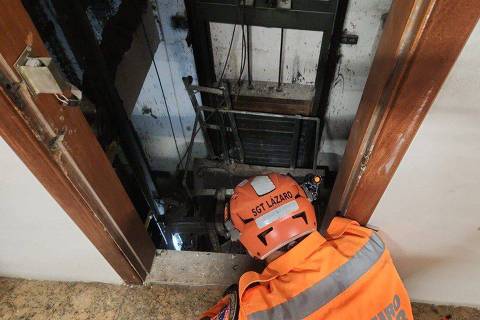 elevador cai