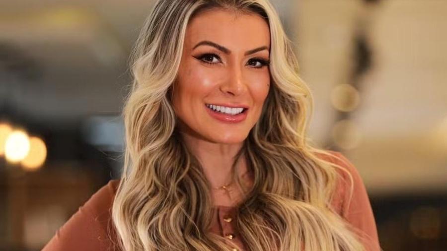 andressa urach surge com novo visual 1727865600681 v2 900x506
