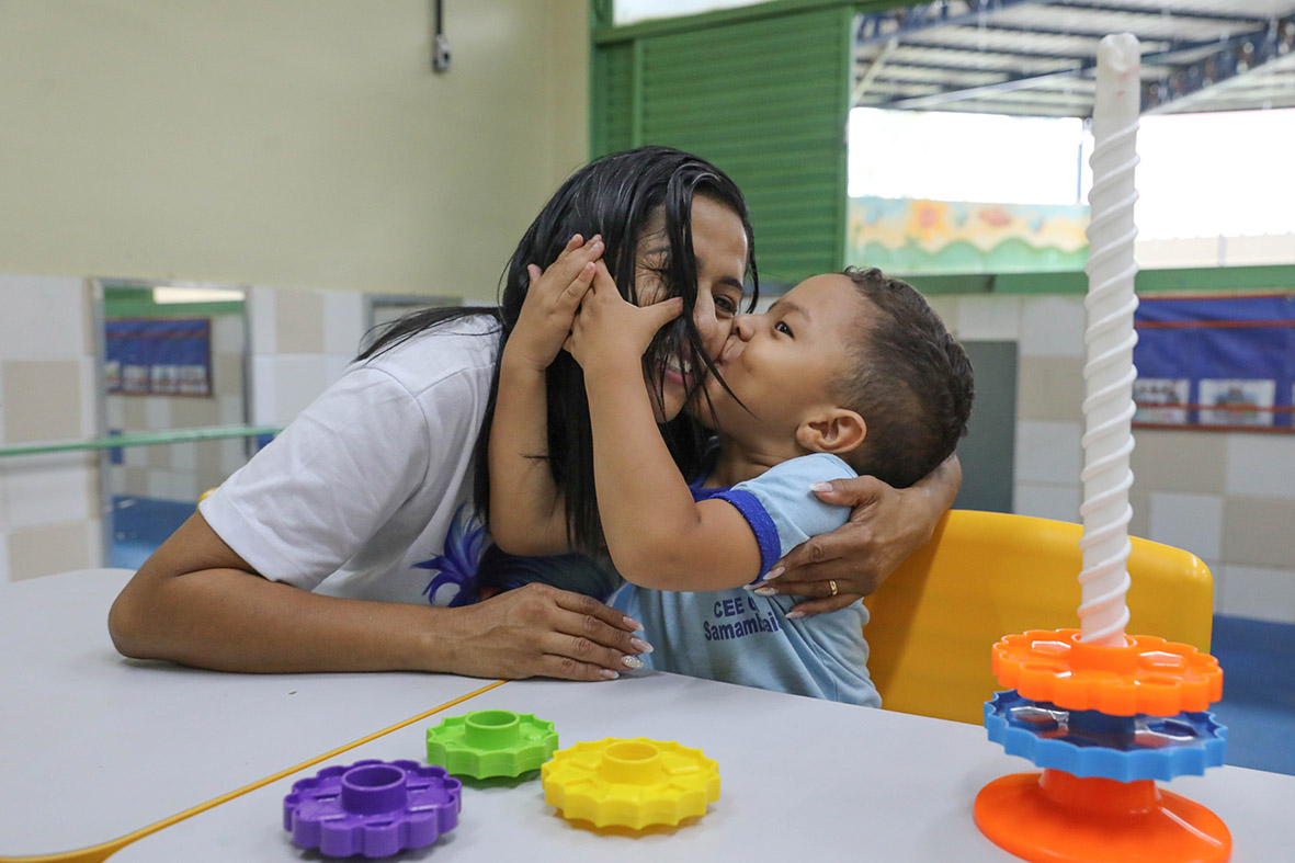 luciane maciel de sousa com o filho bernardo 3