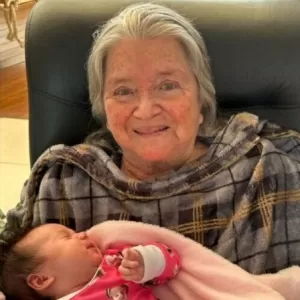 Como se já não bastasse toda a dor de ter a avó internada, o filho caçula da influenciadora também segue internado, desde o seu nascimento.