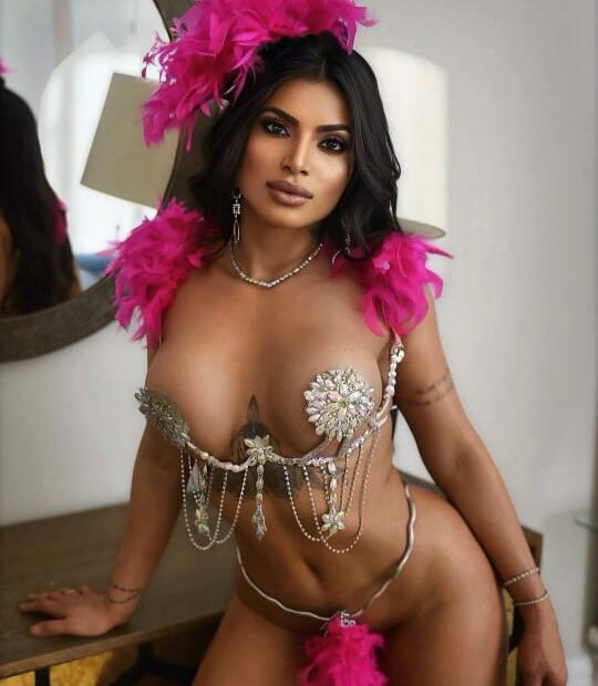 A gata revelou que também fará uma dieta bem radical como forma de preparação.