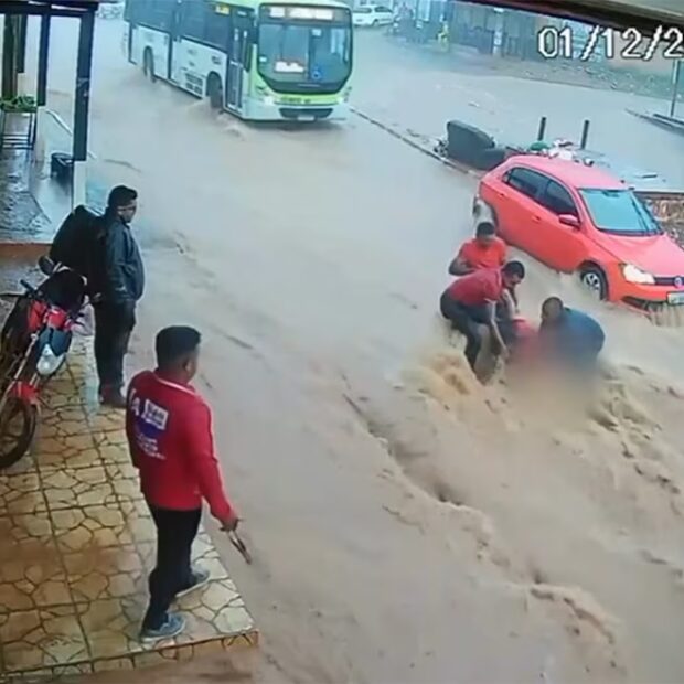 chuva mulher arrastada