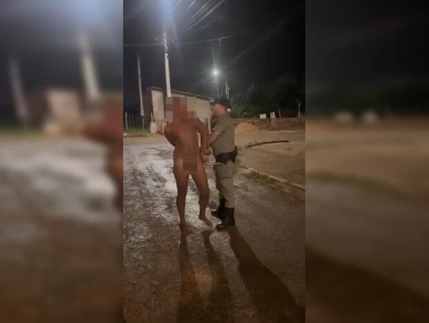 homem pelado aborgadem