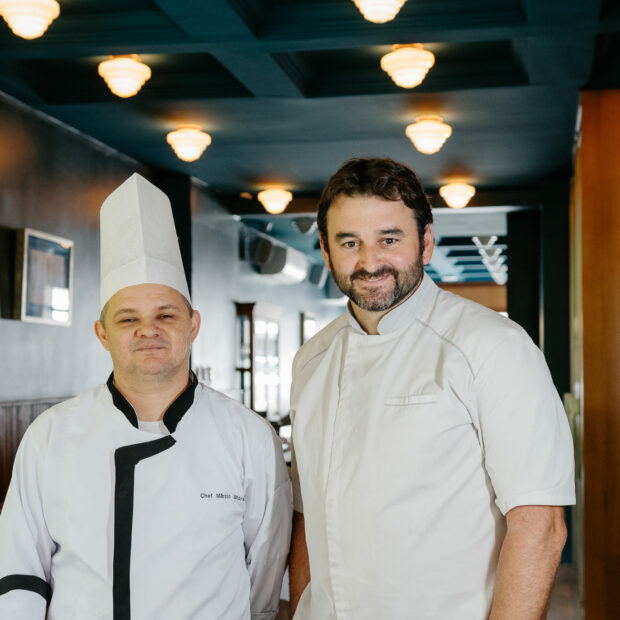 Chefs Francisco Márcio Moraes e Guillaume Petitgas. Crédito: Lara Queiroz