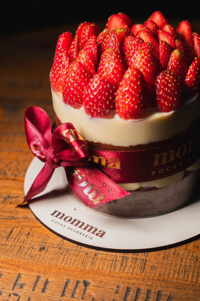 Naked cake personalizado da Momma. Crédito: Bruna Garcia