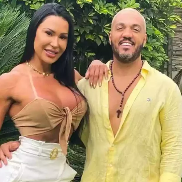 Musa fitness conta em podcast como mentira sobre casa foi a gota d'água para o término do relacionamento com o pagodeiro.