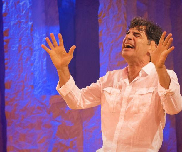 Paulo Betti em Autobiografia Autorizada. Foto de Mauro Khouri