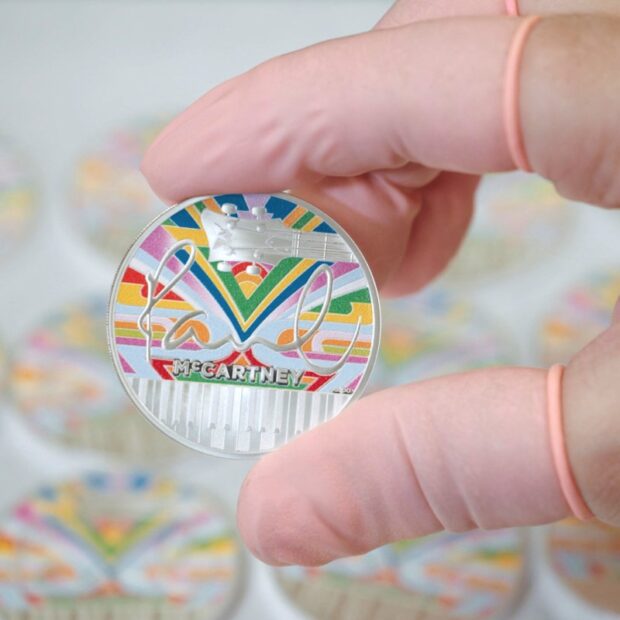 le royaume uni lance des pièces de monnaies en l'honneur de paul mccartney