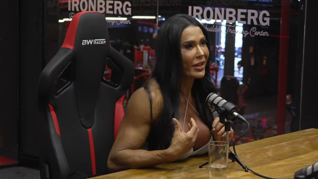 Gracyanne também relembra momentos de superação, emocionando a todos com seu relato de dificuldade e resiliência.