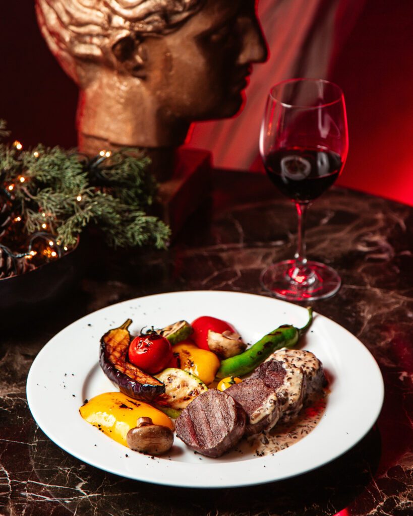 Vinho harmoniza com carne vermelha na ceia de Natal