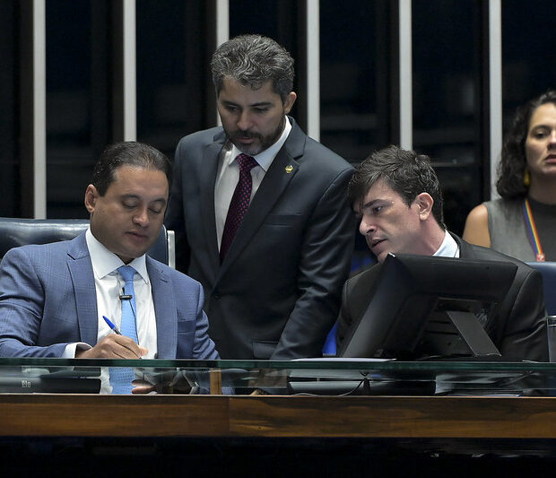 54196993335 c306640892 c