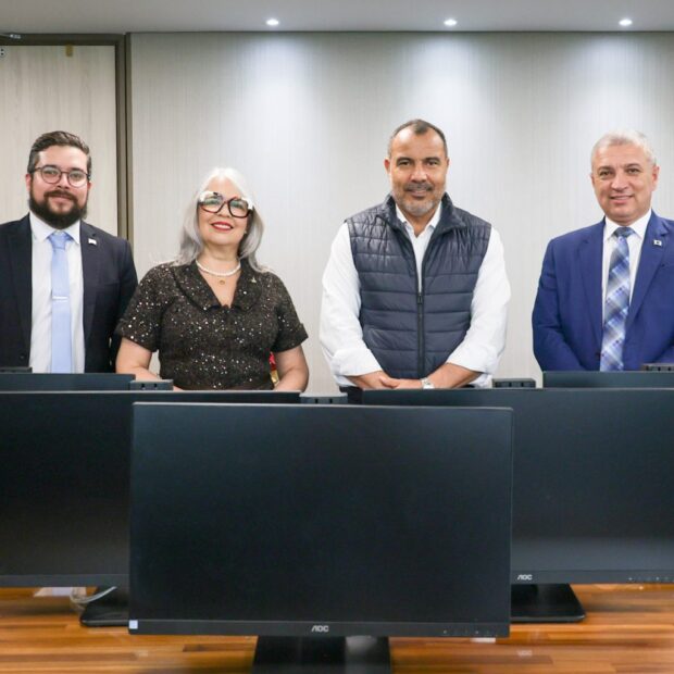 capa doacao de computadores 1536x1025