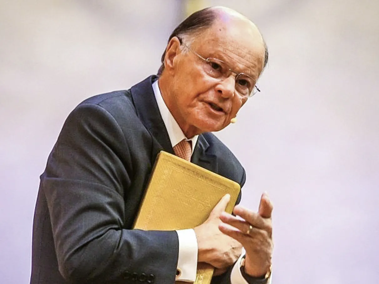 Fundador da Universal move processo contra gigante do streaming por uso não autorizado de imagens ligadas a sessões de lançamento.